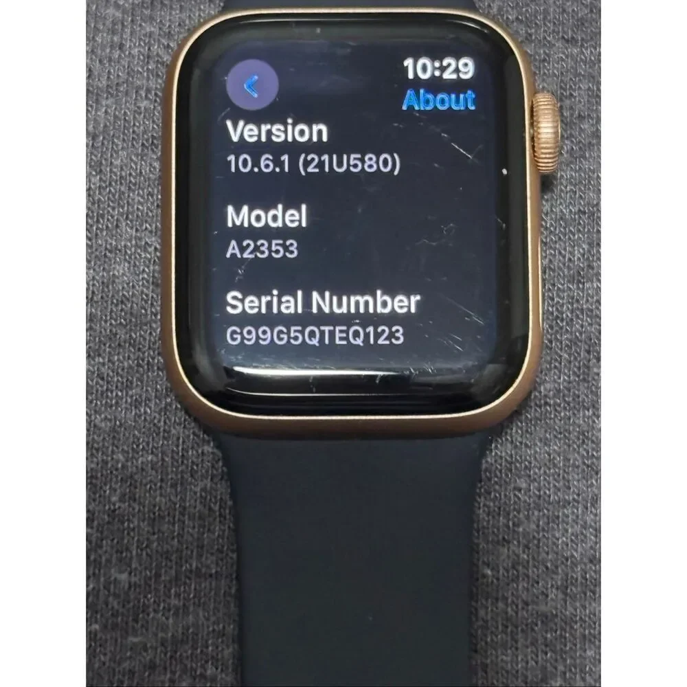 Apple Watch SE 40mm 32GB A2353 Aluminum Gold/Charger